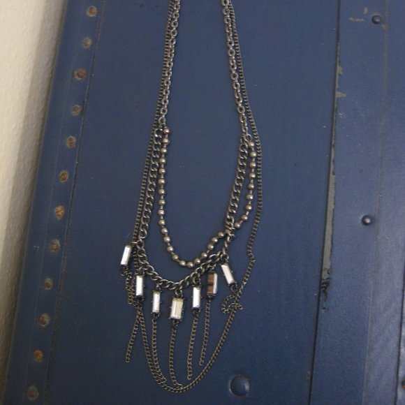 NWOT Guess rhinestone chain statement necklace - Picture 2 of 4